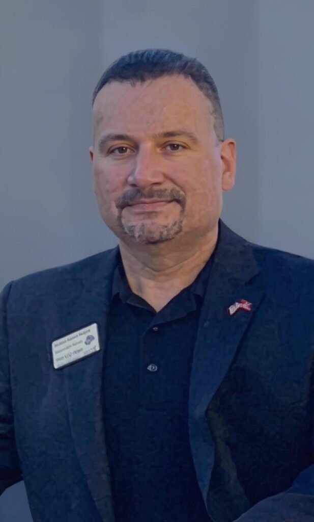 Image of a tax consultant in Santa Ana